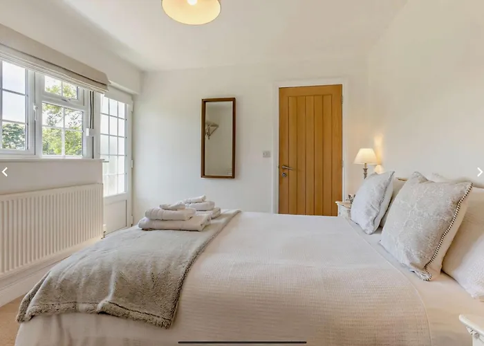 Luxury Riverside Escape In North Devon! Stunning Views