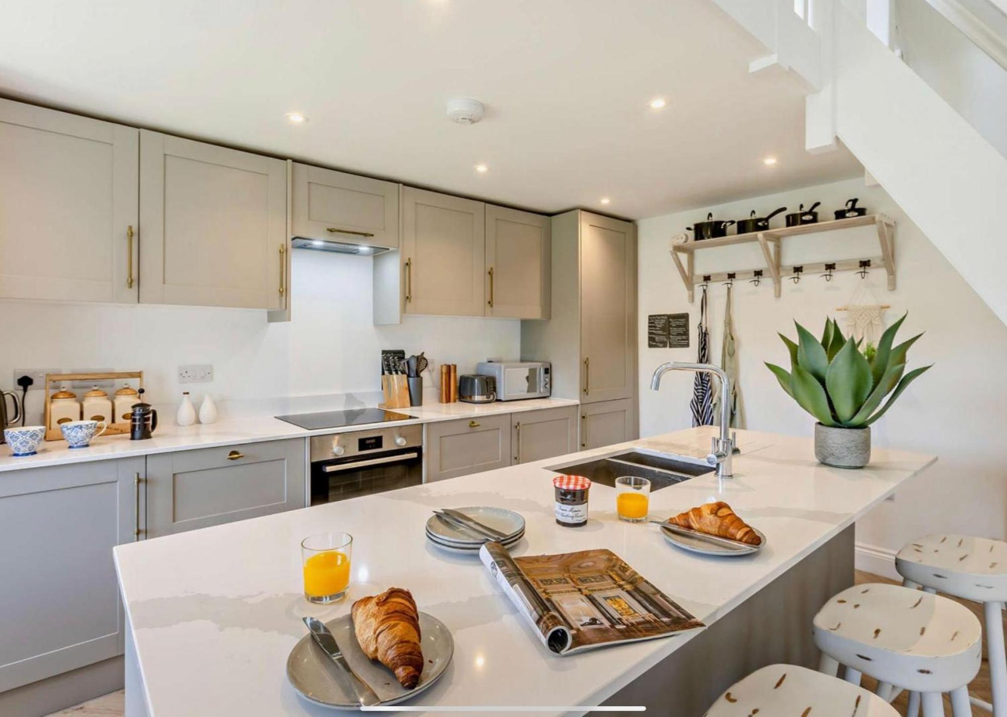 Luxury Riverside Escape In North Devon! Stunning Views Weare Giffard