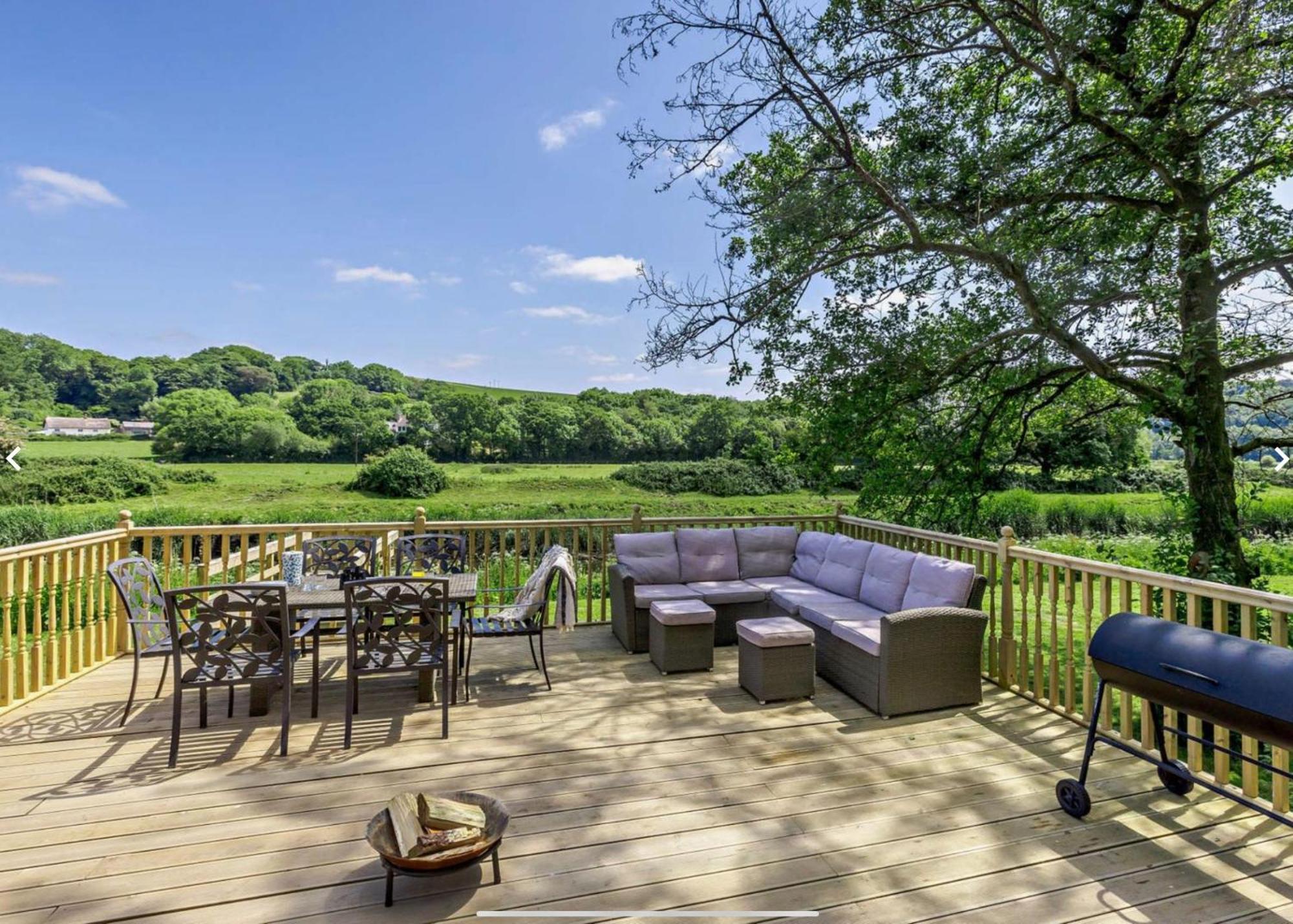 Luxury Riverside Escape In North Devon! Stunning Views Holiday home