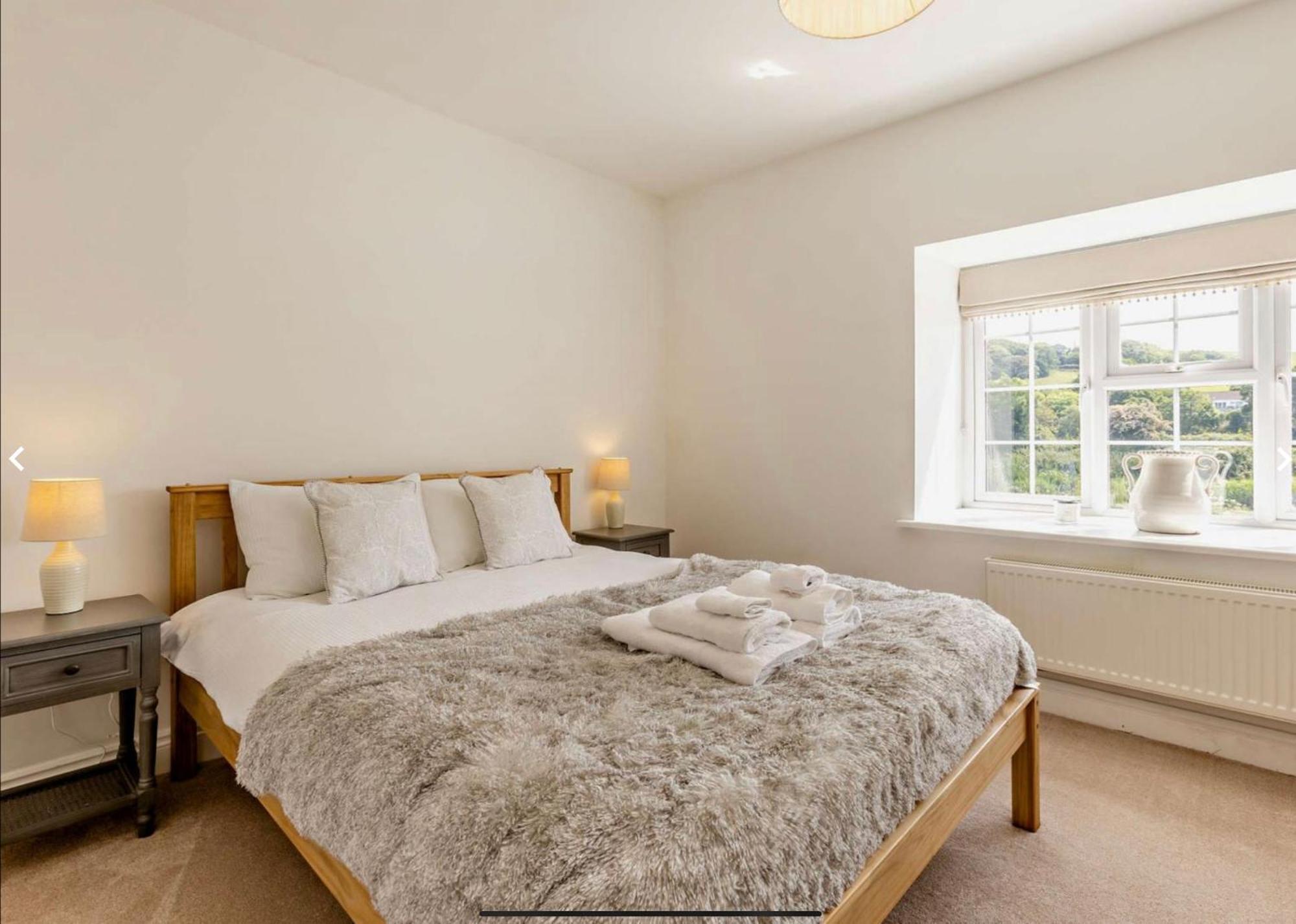 Luxury Riverside Escape In North Devon! Stunning Views Holiday home Weare Giffard