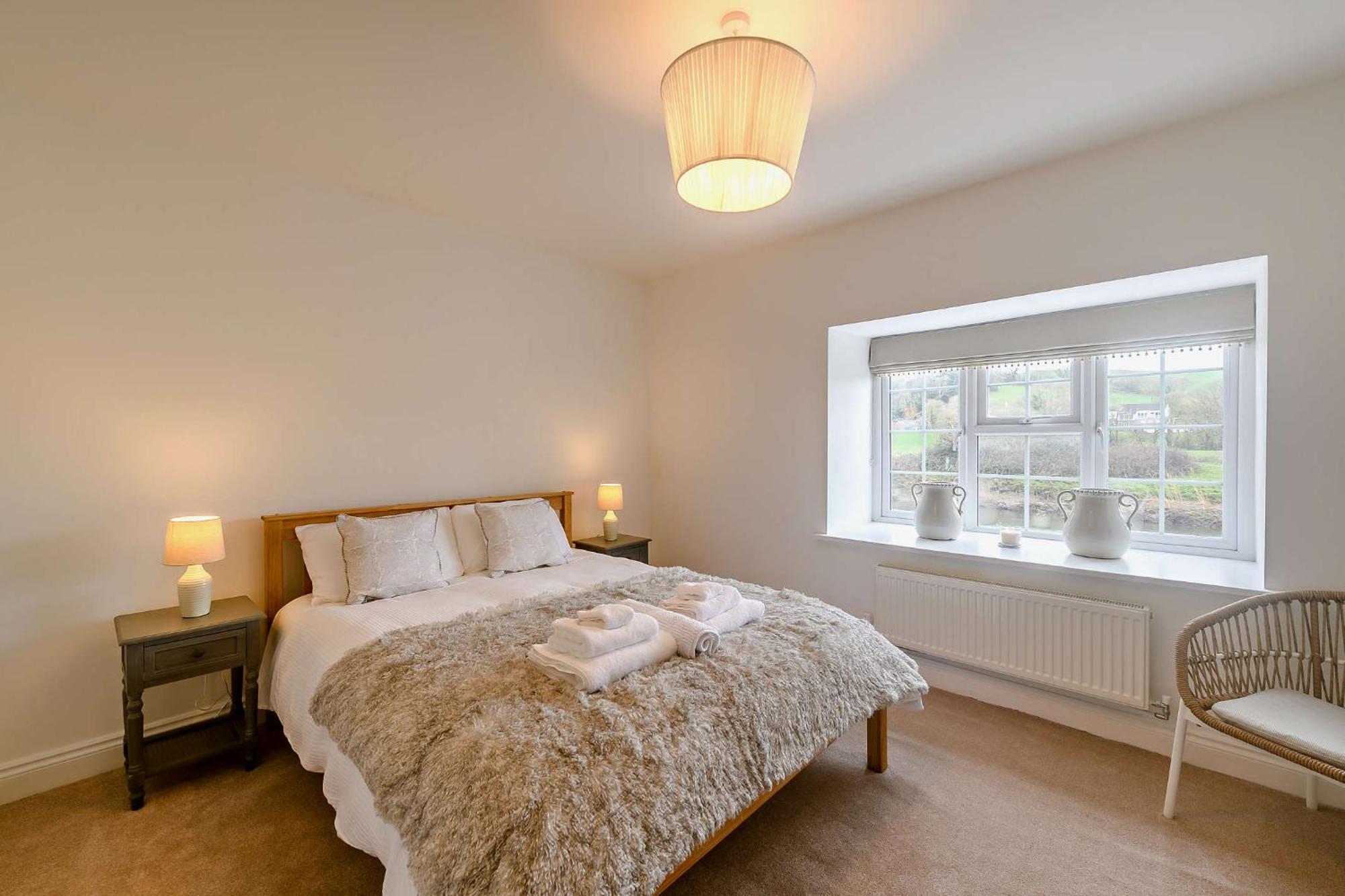 Luxury Riverside Escape In North Devon! Stunning Views Holiday home *