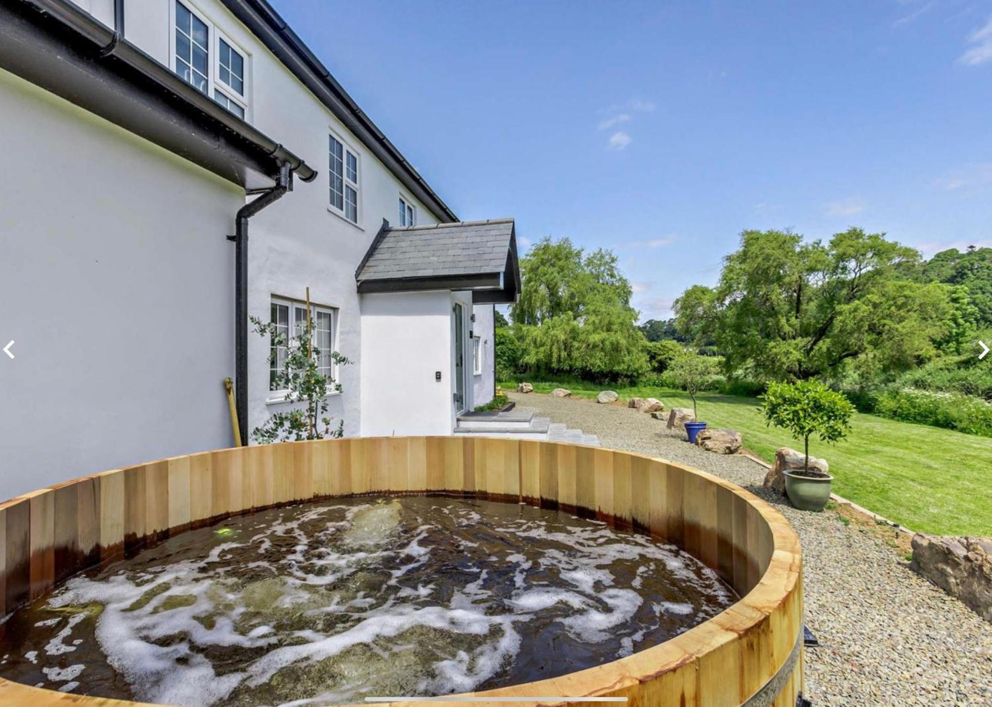 Luxury Riverside Escape In North Devon! Stunning Views Holiday home