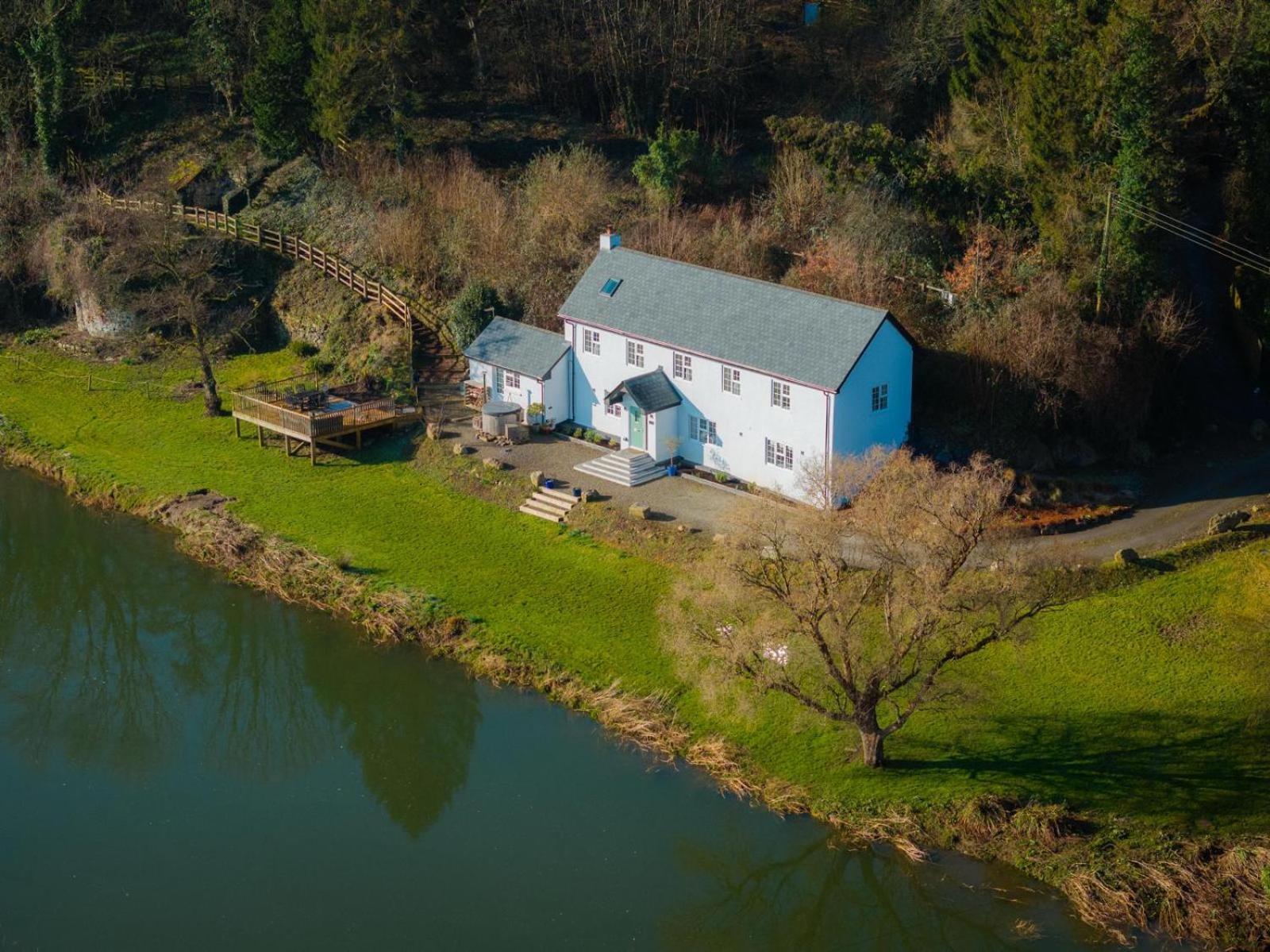Holiday home Luxury Riverside Escape In North Devon! Stunning Views